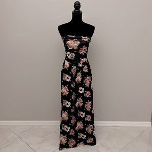 🌟NWOT🌟 Reb & J Strapless maxi floral dress with pockets